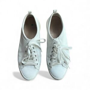 Vionic White Women's Leather Sneakers with Snakeskin / Alligator Print Design